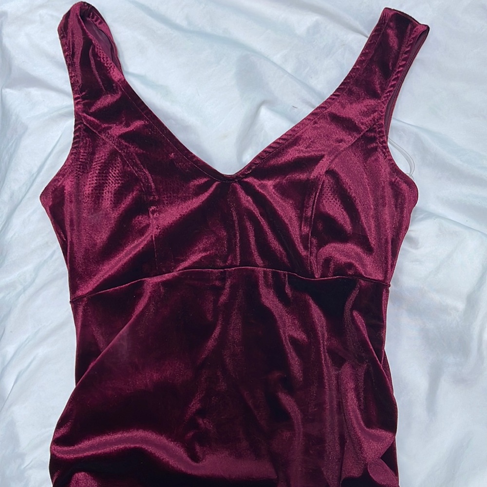 🛍 Burgundy Velvet Dress